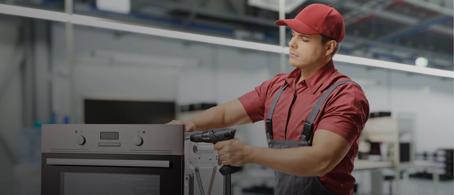 Home appliance repair technician Chile oven.